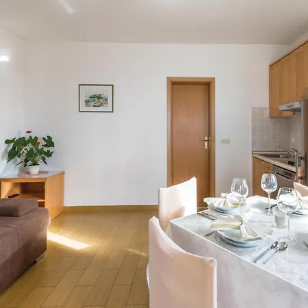 Vukovarska Ix Apartment Makarska